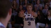 LUCAS JOUE AU BASKET